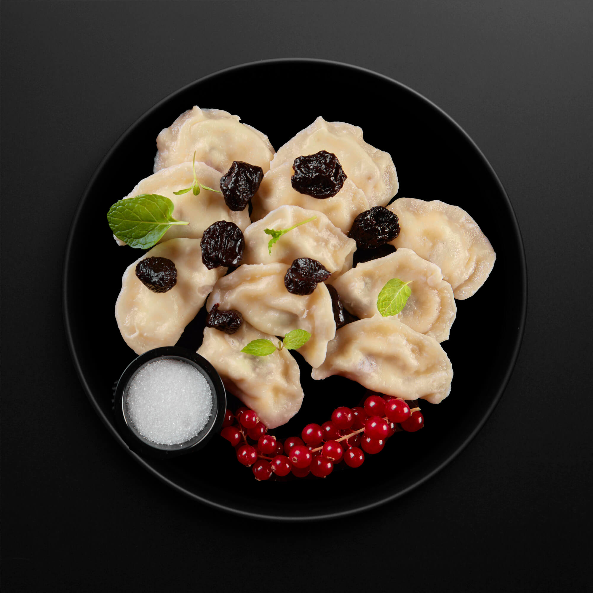 Pierogi z serem i śliwką kalifornijską